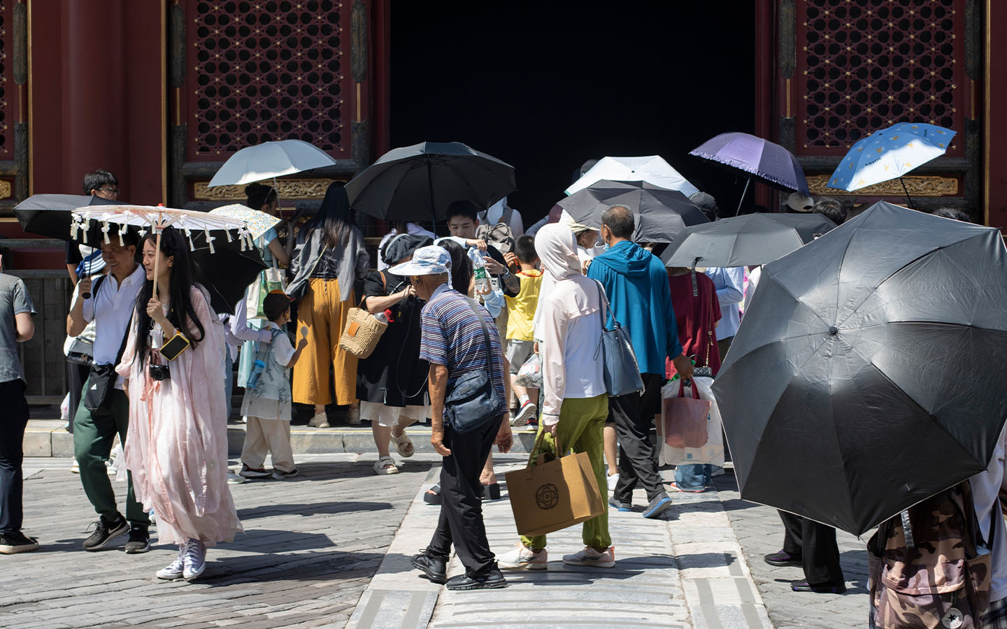 China struggles with heatwaves in the north and flooding in the south