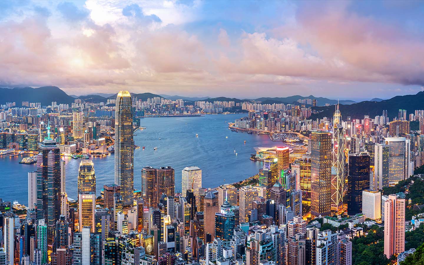 Hong Kong aims to overtake Switzerland in wealth management by 2027