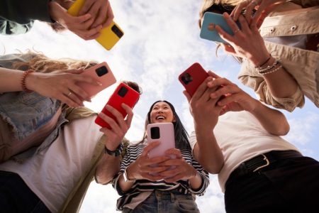 Internet use hits 100 percent among younger Macao residents, survey shows