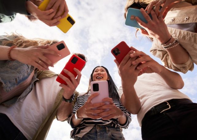 Internet use hits 100 percent among younger Macao residents, survey shows