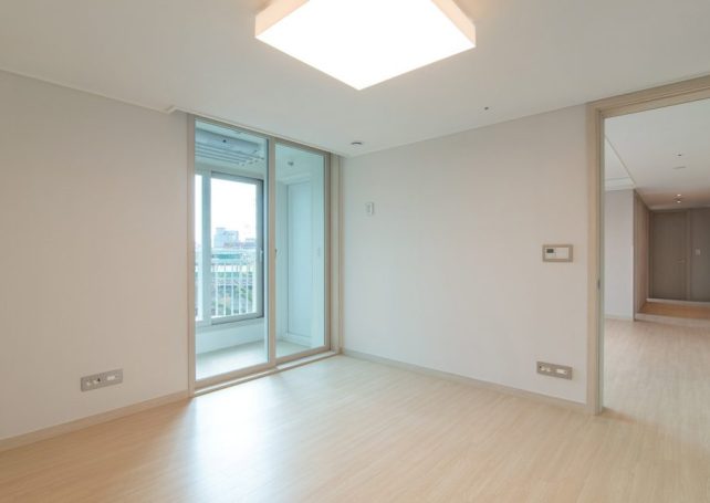 Proportion of new real estate loans granted to Macao locals falls