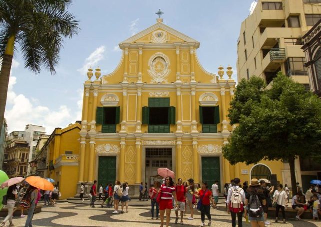 Uneven tourism blamed for business pessimism in the São Domingos quarter