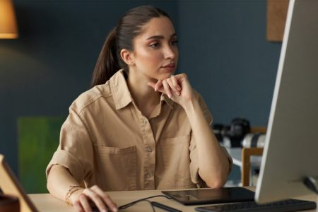A sixth of US workers pretend to use AI to keep their bosses happy