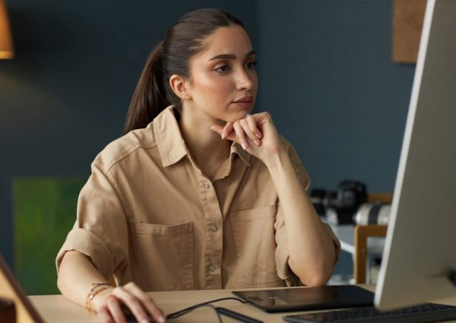 A sixth of US workers pretend to use AI to keep their bosses happy