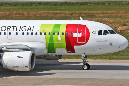 Portugal offers stake in flag carrier TAP