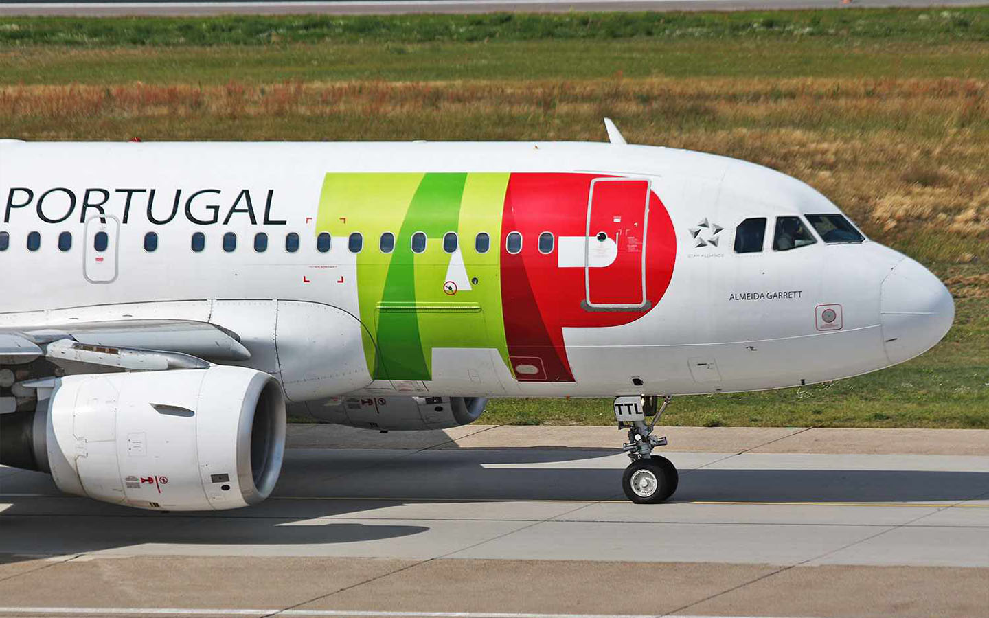 Portugal offers stake in flag carrier TAP