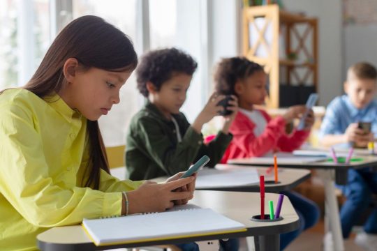 Portugal cracks down on smartphones in schools