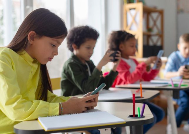 Portugal cracks down on smartphones in schools