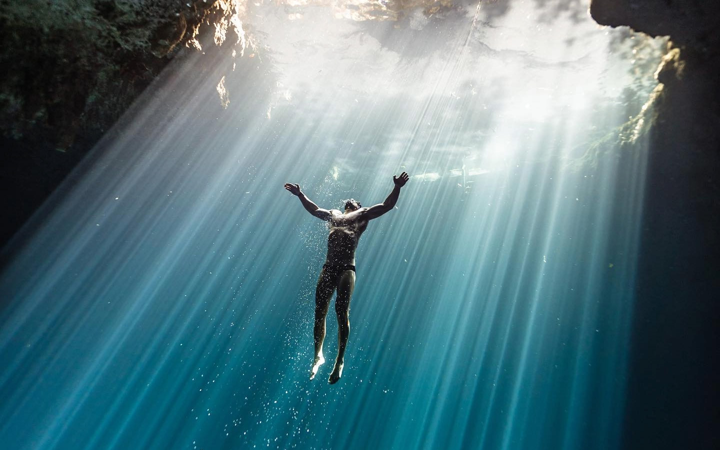 Croatian freediver breaks world record with 29-minute underwater breath hold