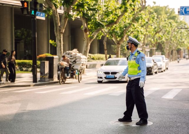 Zhuhai cracks down on motorists who don’t give way to pedestrians