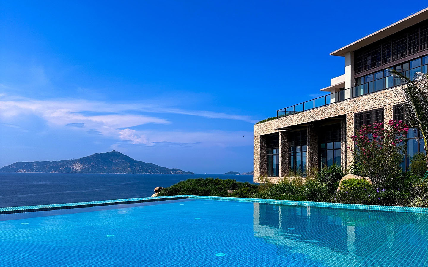 A brand linked to Aman founder Adrian Zecha has opened a luxe resort in Zhuhai