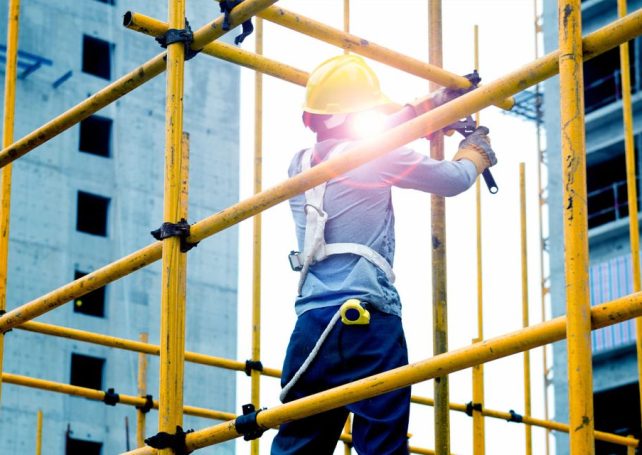 Government mulls raising minimum wage to 37 patacas