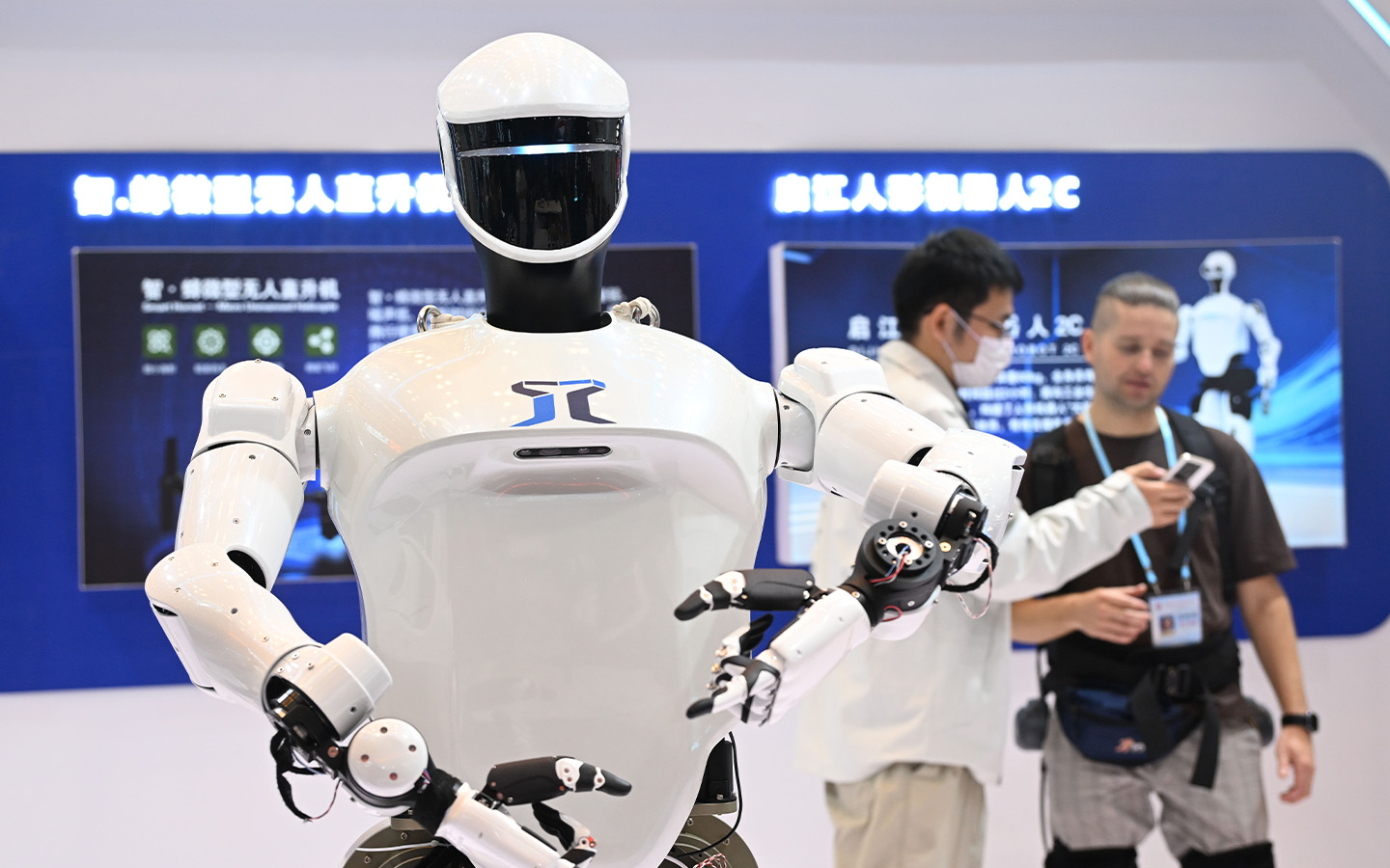 Innovation and robotics drive record turnout at Canton Fair