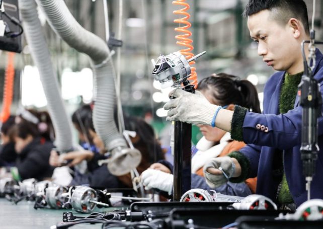 China’s factory activity shows mixed signals 