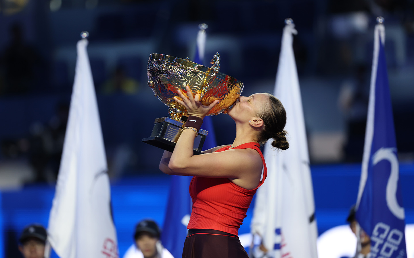 Amanda Anisimova beats Linda Noskova to win the 2025 women’s China Open title 