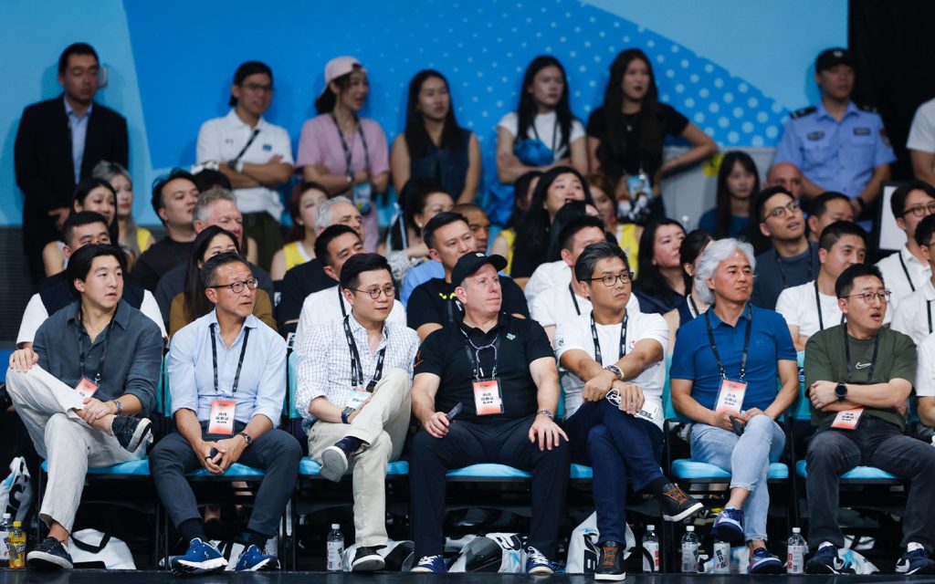 Joe Tsai (second from the left) pictured alongside Jay Li (third from the left) during an AUBL match in Hangzhou