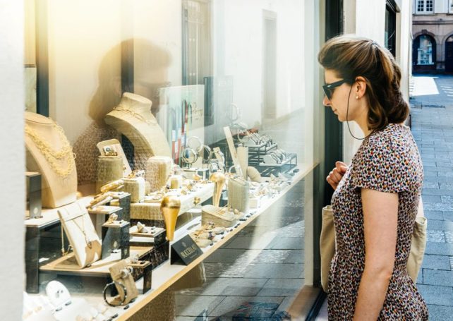 Luxury jewellery brands gamble on raising prices as gold surges