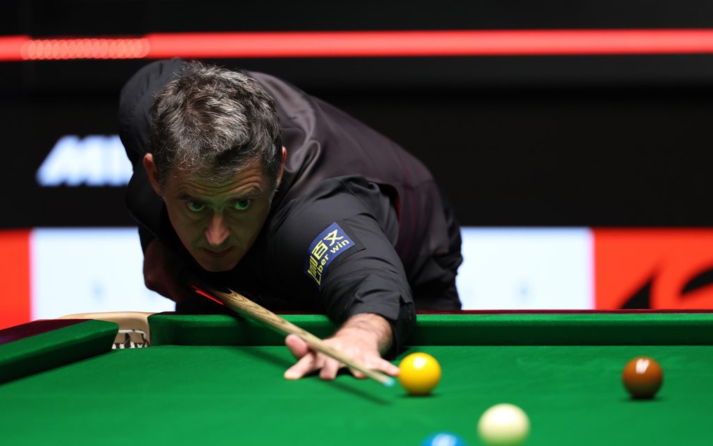 O’Sullivan plays a shot during the semifinal match against Xintong