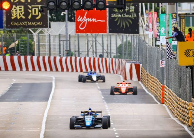 What happened on day 1 of the 2025 Macau Grand Prix
