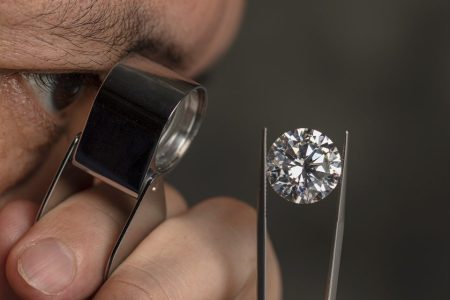 Angola bids for De Beers stake, proposes pan-African consortium Angola bids for De Beers stake, proposes pan-African consortium