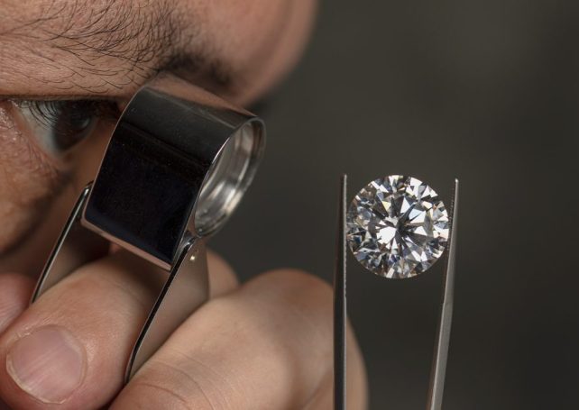 Angola bids for De Beers stake, proposes pan-African consortium