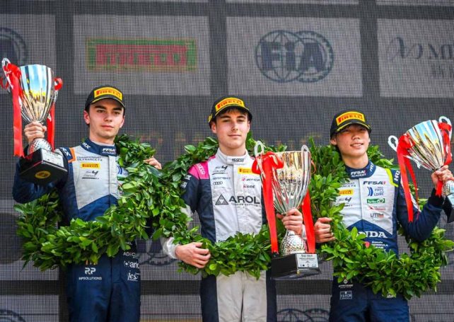 Olivieri survives wild opening lap to win chaotic Macau F4 qualification race