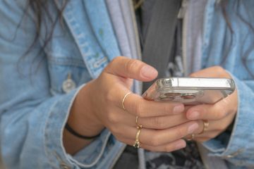 Meta starts shutting down accounts for Australian teenagers