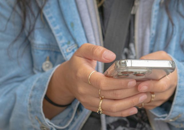 Meta starts shutting down accounts for Australian teenagers