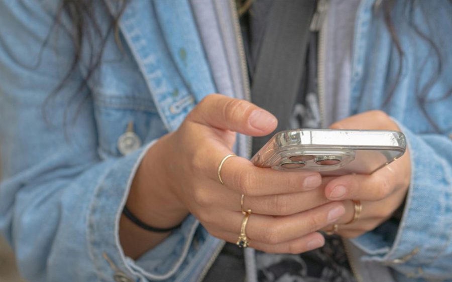 Meta starts shutting down accounts for Australian teenagers