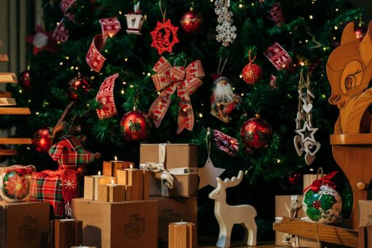 Ralph Lauren Christmas: Why this nostalgic decor trend is replacing beige minimalism in 2025