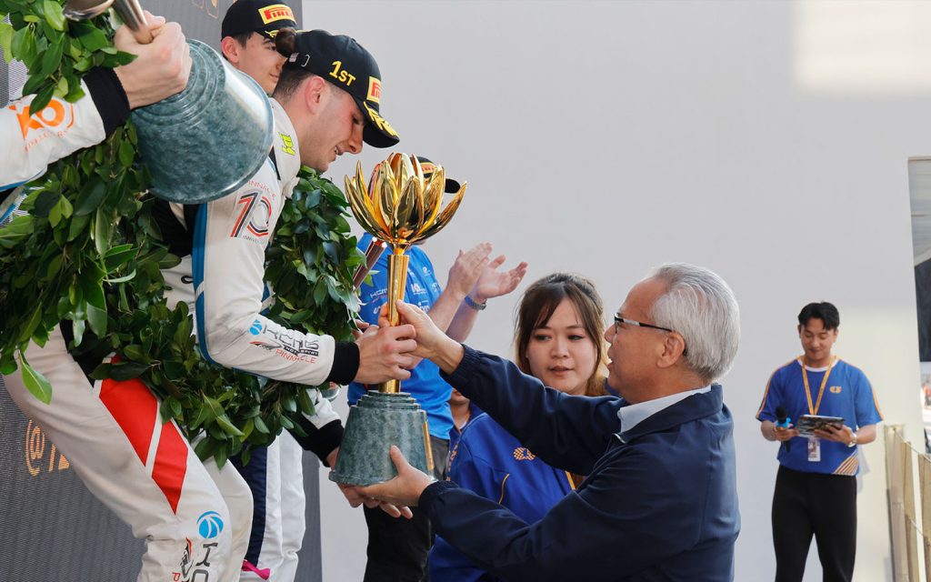 Théophile Naël celebrates victory after winning the Formula Regional Macau Grand Prix on the Guia Circuit