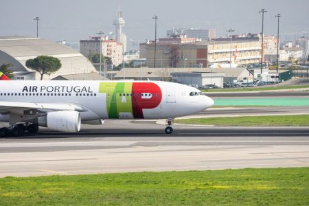 Officials mull future of long-discussed direct flight from Macao to Lisbon Officials mull future of long-discussed direct flight from Macao to Lisbon