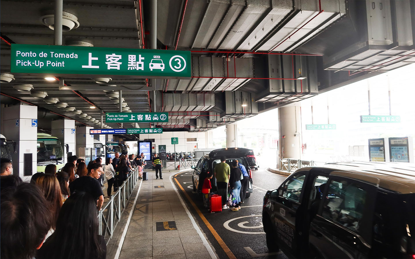 Macao government pledges more taxis and ride-hailing legislation