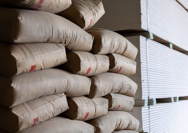 Mozambique imposes new import limitations to combat its foreign currency shortage