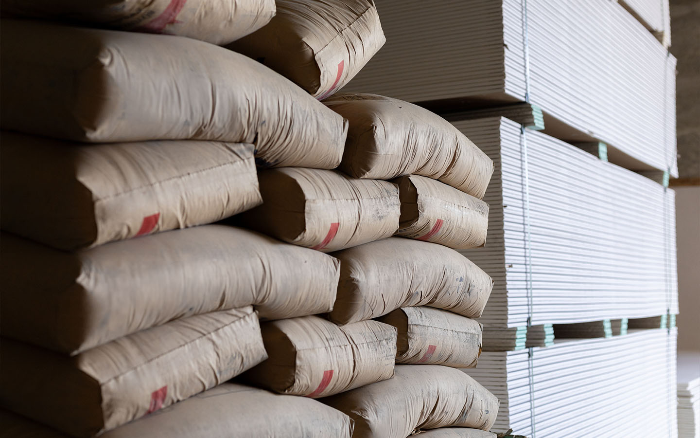 Mozambique imposes new import limitations to combat its foreign currency shortage