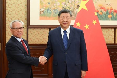 Chief Executive Sam Hou Fai briefs President Xi Jinping on the SAR government’s work