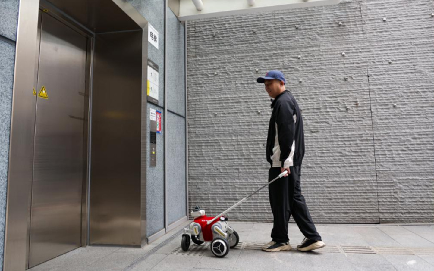 Shenzhen Metro trials a robot guide dog for the visually impaired 