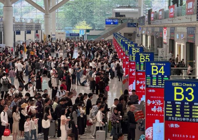 Shenzhen’s main train station breaks records, but passengers complain of overcrowding