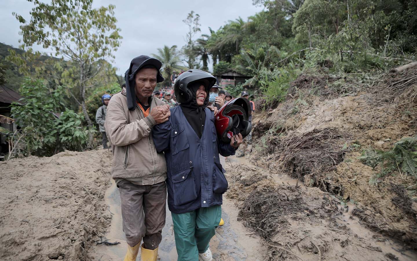 Death toll from floods and landslides in Southeast Asia tops 900