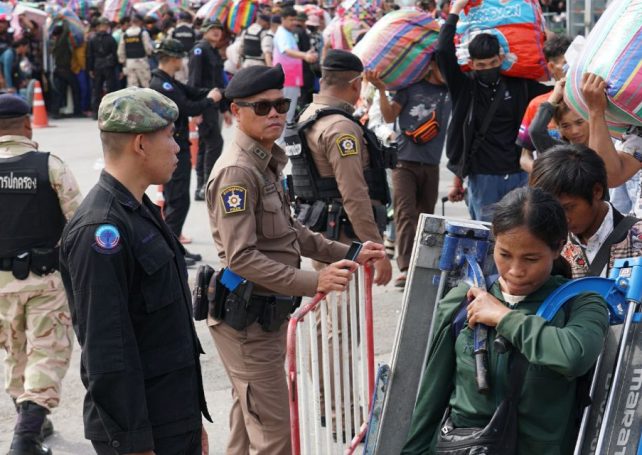 Thai-Cambodian border clashes resume, leaving at least 10 dead