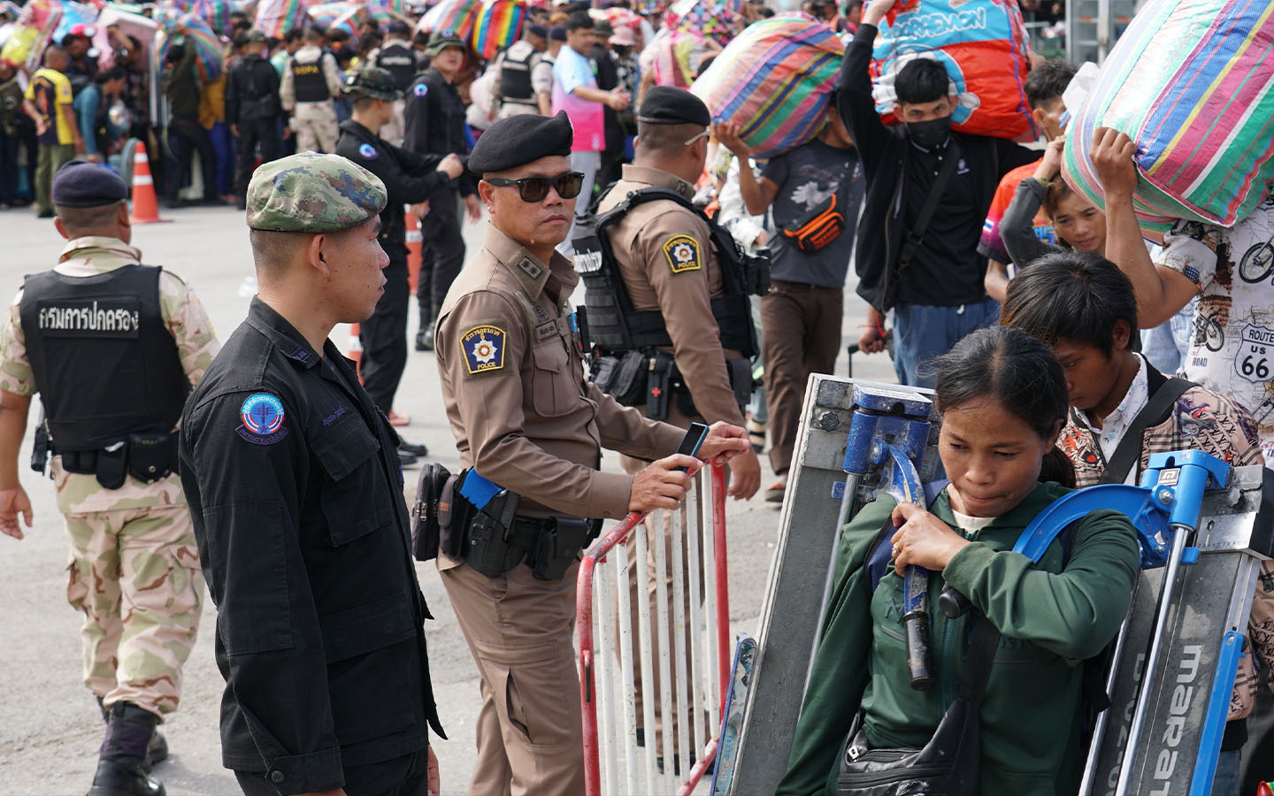 Thai-Cambodian border clashes resume, leaving at least 10 dead