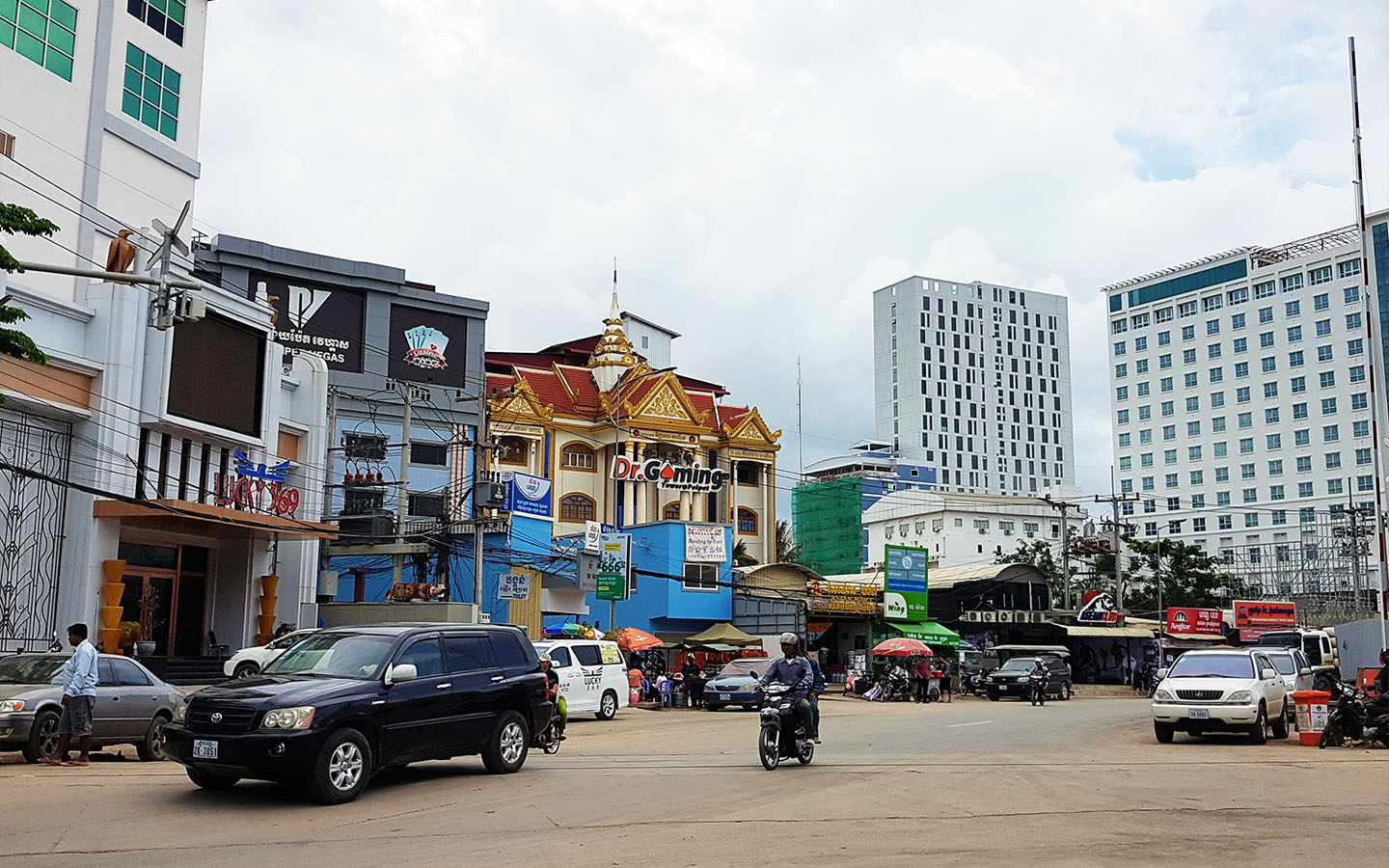 Thailand bombs Cambodian casinos it claims are being used as military sites