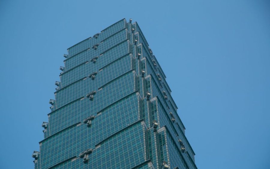 Alex Honnold free-solos Taipei 101 in historic skyscraper ascent