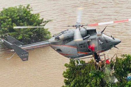 Flood waters inundate Mozambique, forcing thousands to flee