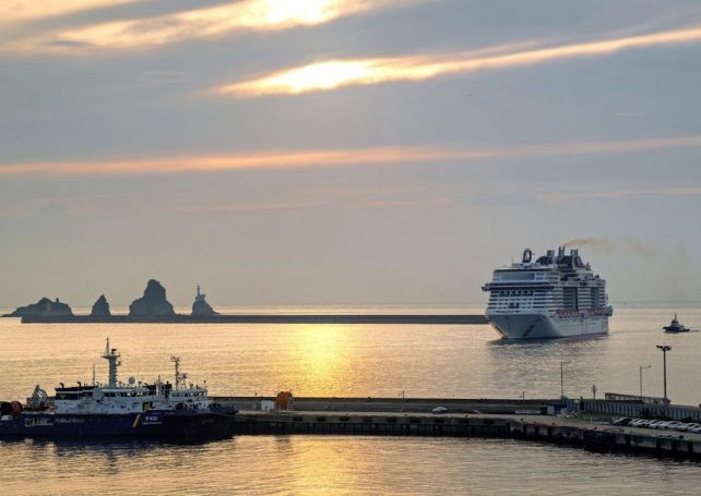 South Korean ports benefit as Chinese cruise ships shun Japan