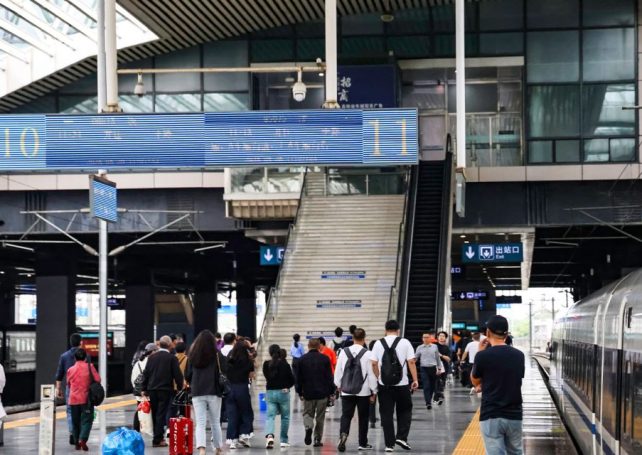 A direct Zhuhai-Fuzhou high-speed train is launching later this month