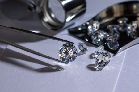 Angola eyes a 20 to 30 percent stake in diamond giant De Beers