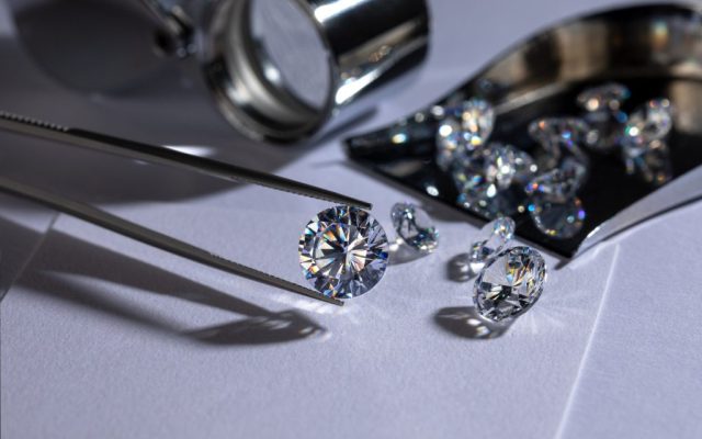 Angola eyes a 20 to 30 percent stake in diamond giant De Beers