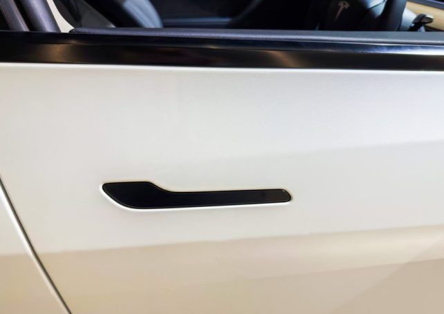 China to ban Tesla-style concealed car door handles in world first 