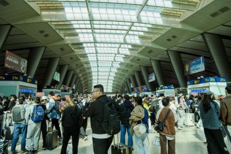 Guangdong handles 1.31 million passengers on first day of Lunar New Year travel rush Guangdong handles 1.31 million passengers on first day of Lunar New Year travel rush